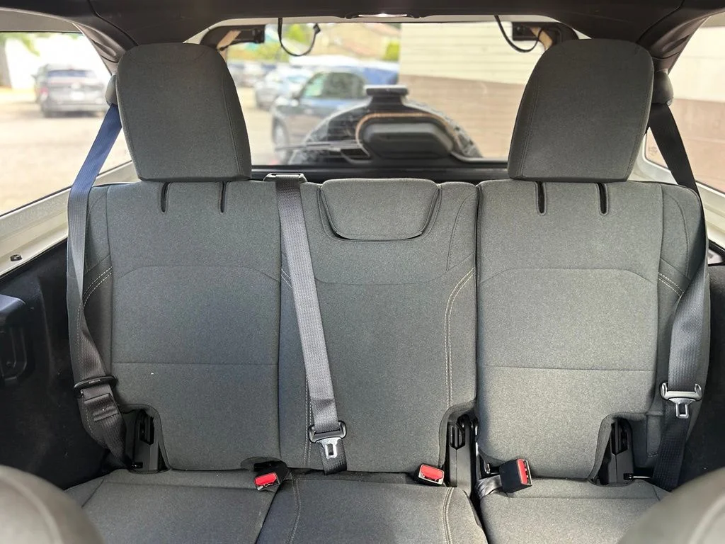 Used 2018 Crystal Metallic Jeep Unlimited Rubicon image 25