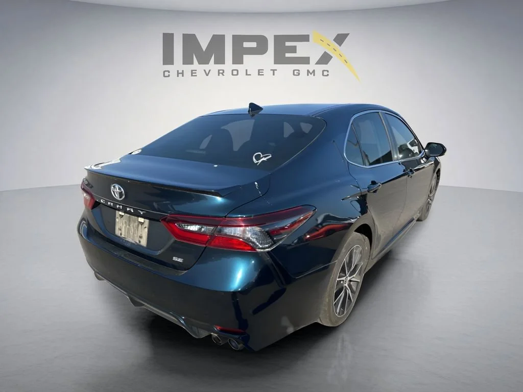 Used 2021  Toyota SE Nightshade image 4