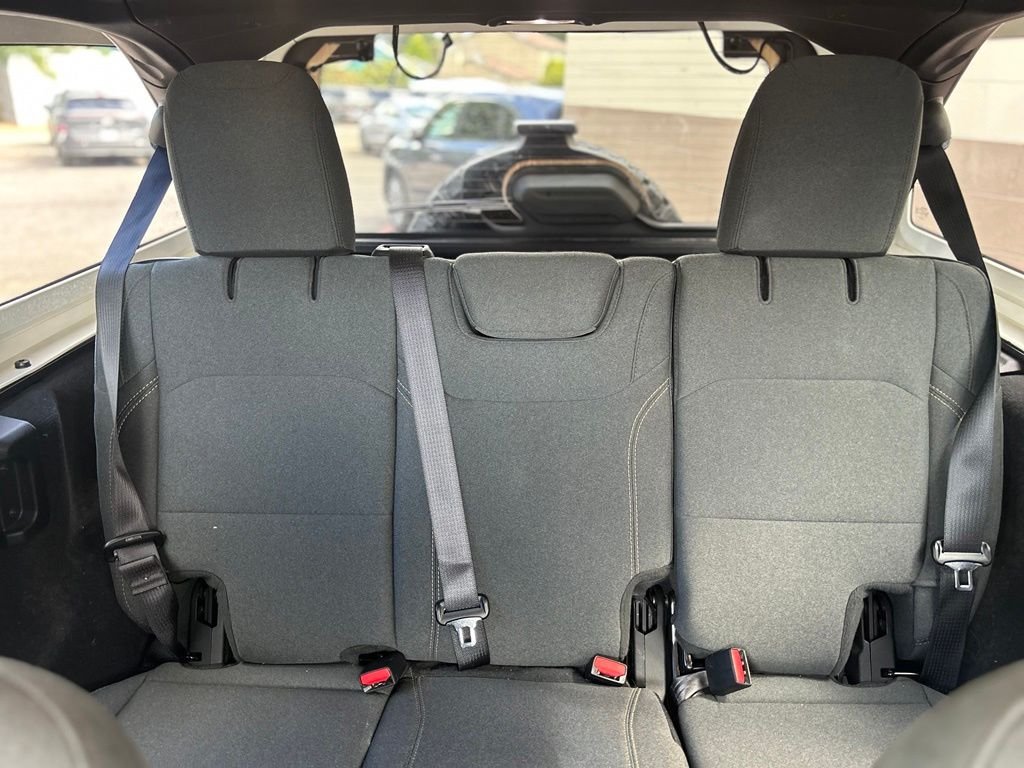 Used 2018 Granite Crystal Metallic Clearcoat Jeep Unlimited Rubicon image 25