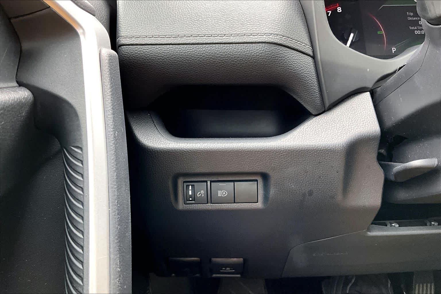 Used 2025 Ice Cap Toyota XLE image 36