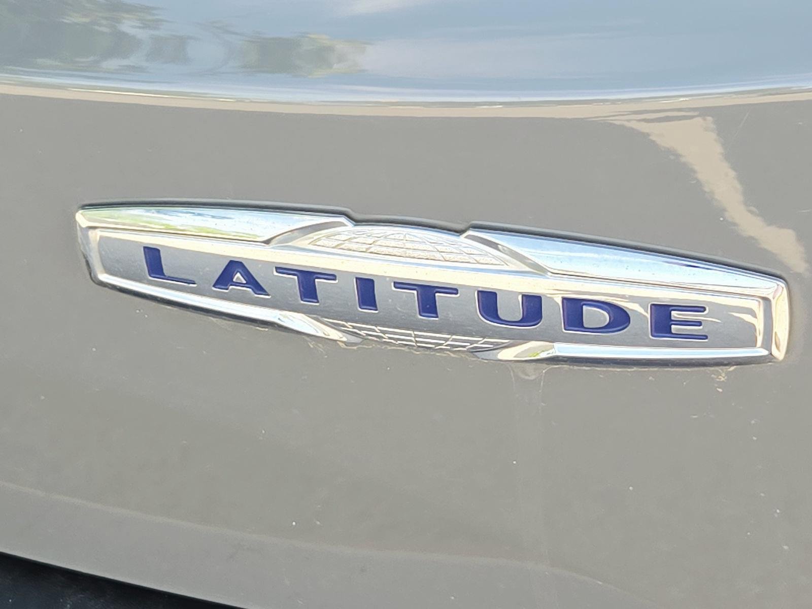 Used 2020 Sting-Gray Clearcoat Jeep Latitude image 7
