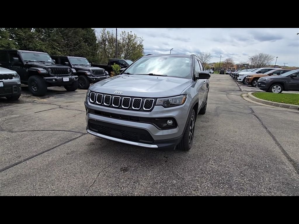 Certified Used 2024  Jeep Limited image 3