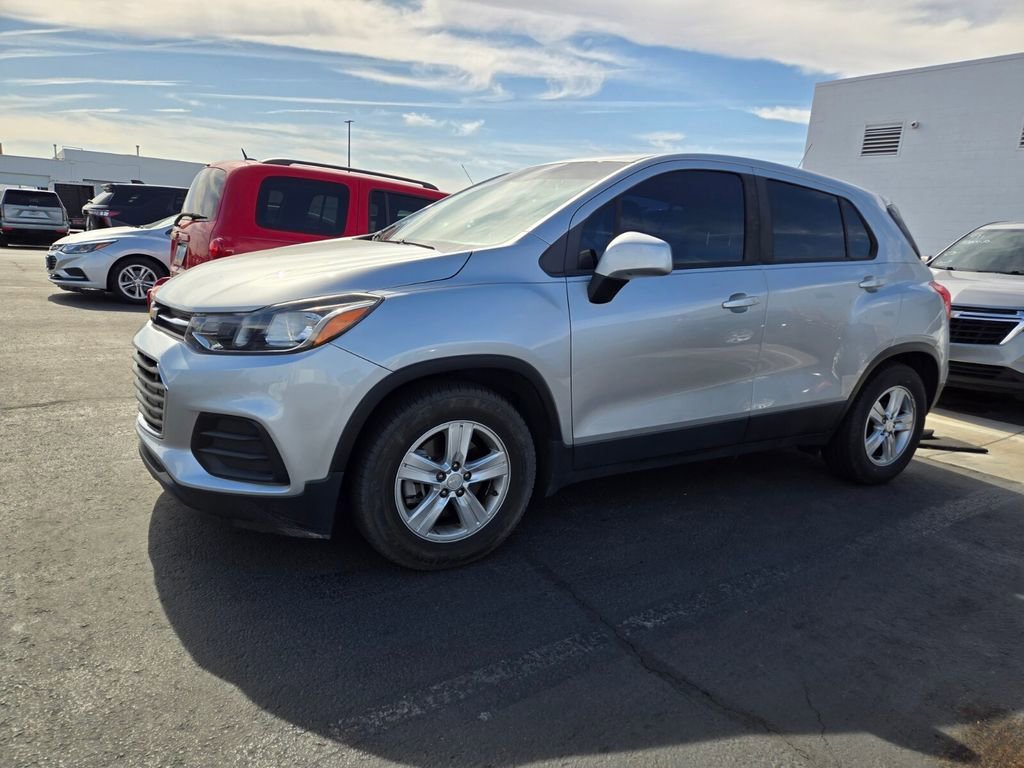2020 Chevrolet Trax LS's photo