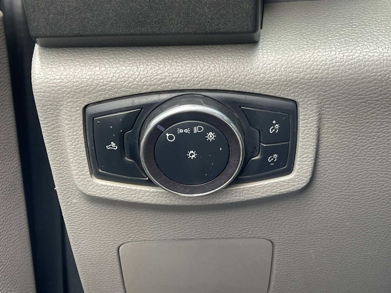 Used 2019 White Ford XL image 29
