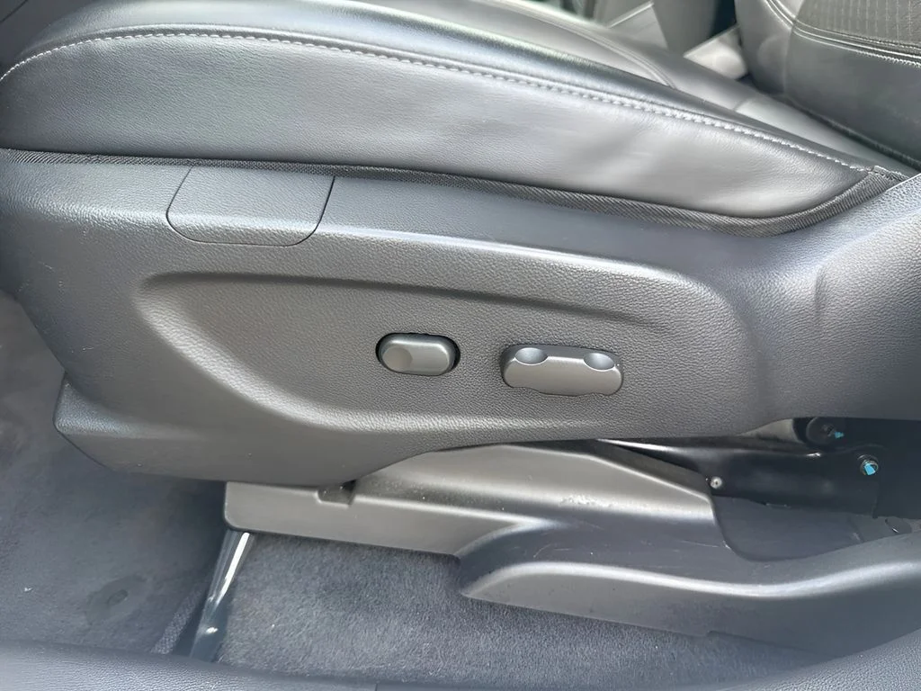 Used 2021 White Buick Preferred image 10