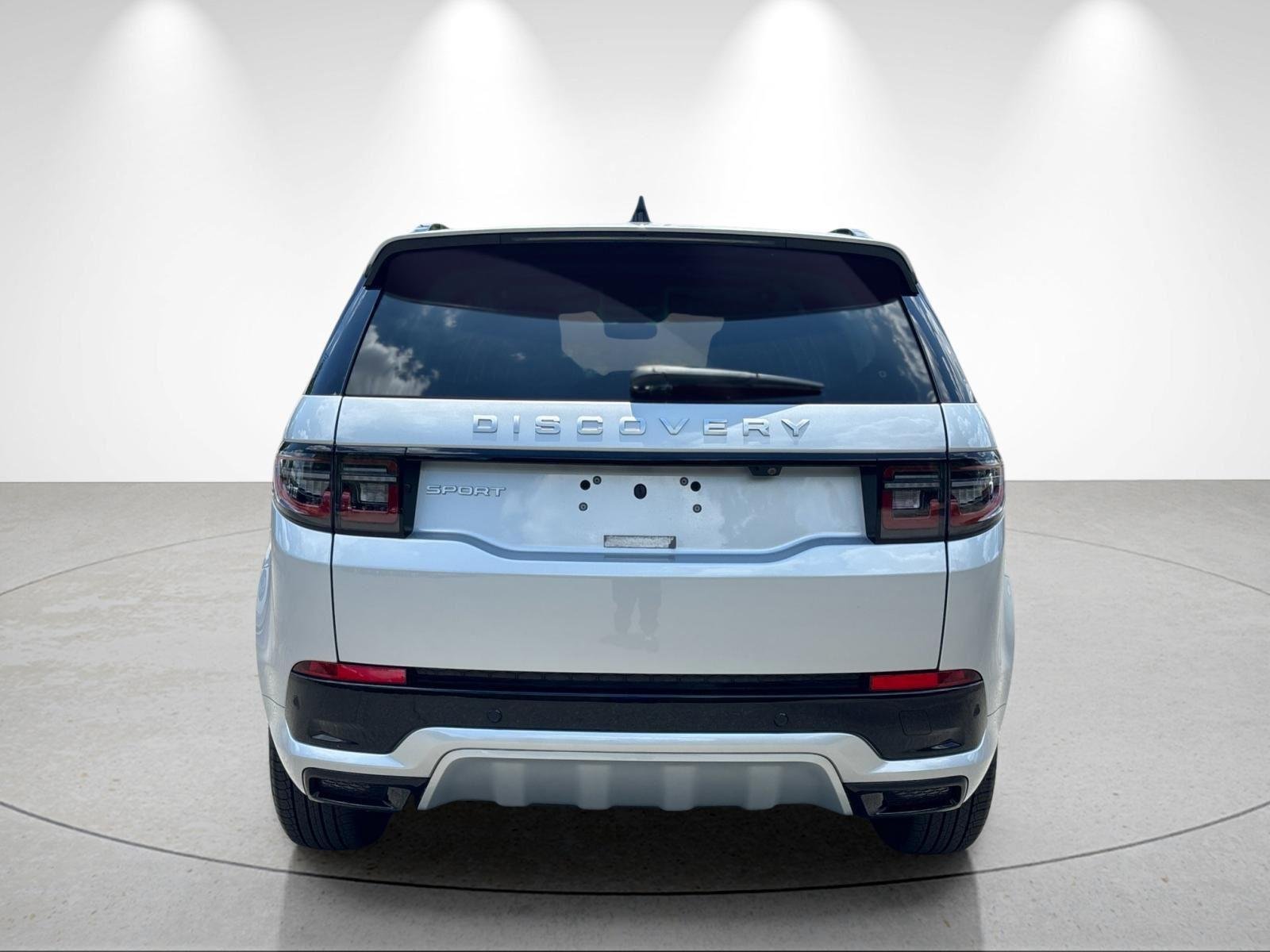 Used 2025 Hakuba Silver Metallic Land Rover S image 4