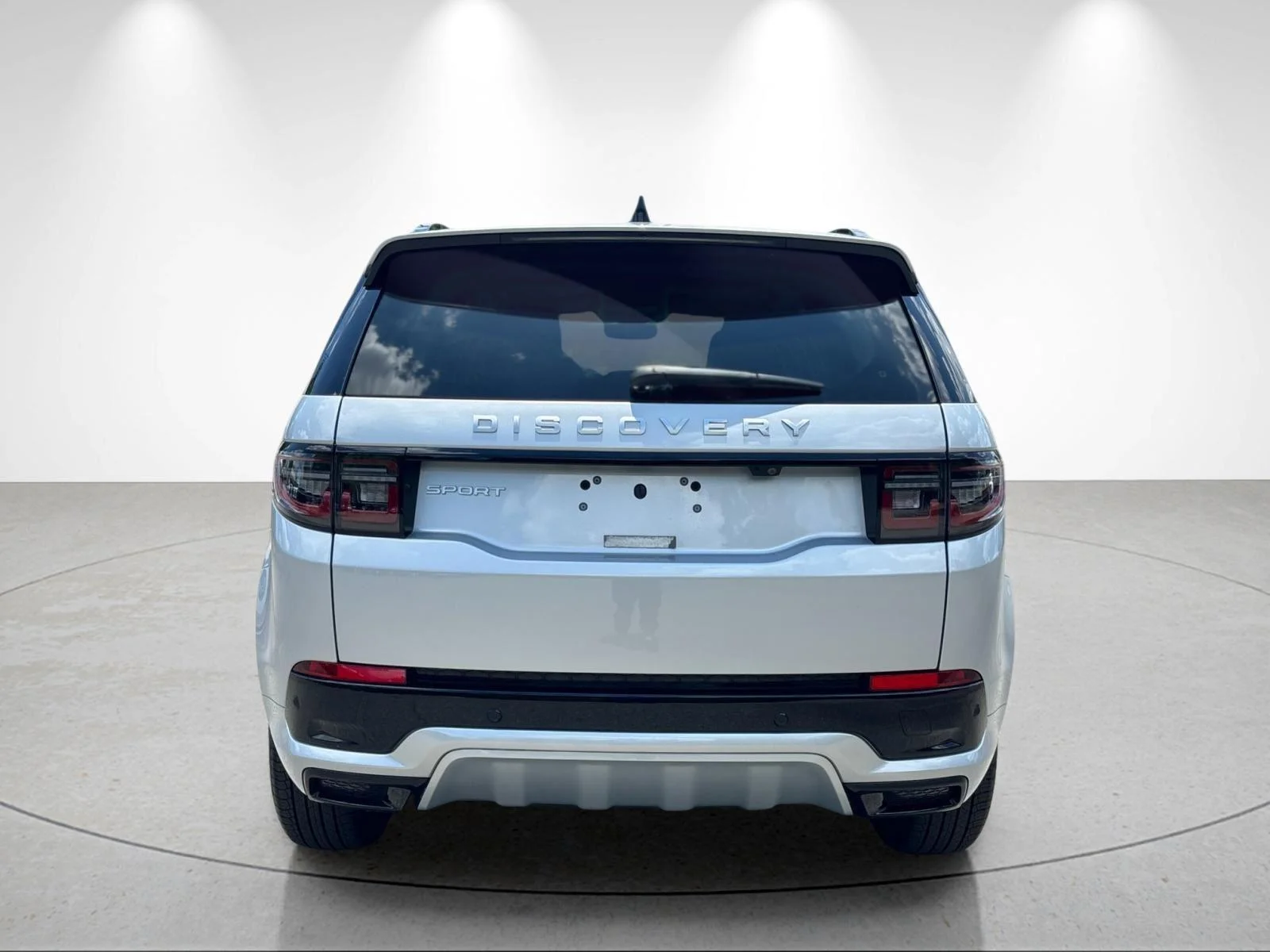 Used 2025 Hakuba Silver Metallic Land Rover S image 4