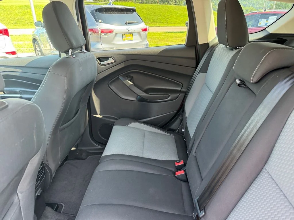 Used 2019 Red Ford SE image 8