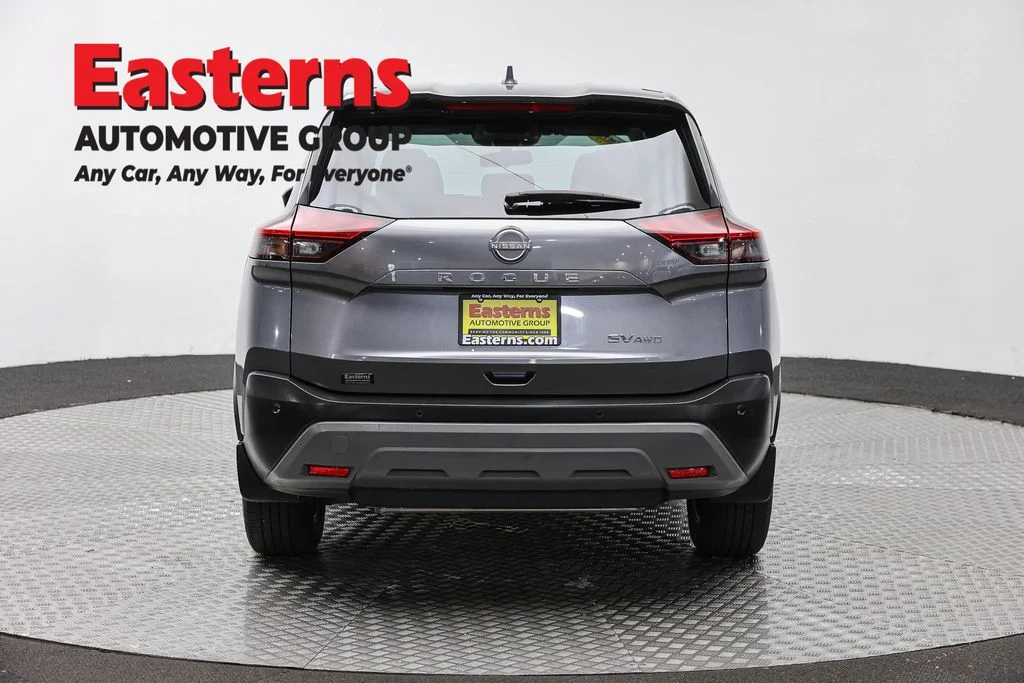 Used 2023 Gray Nissan SV image 6