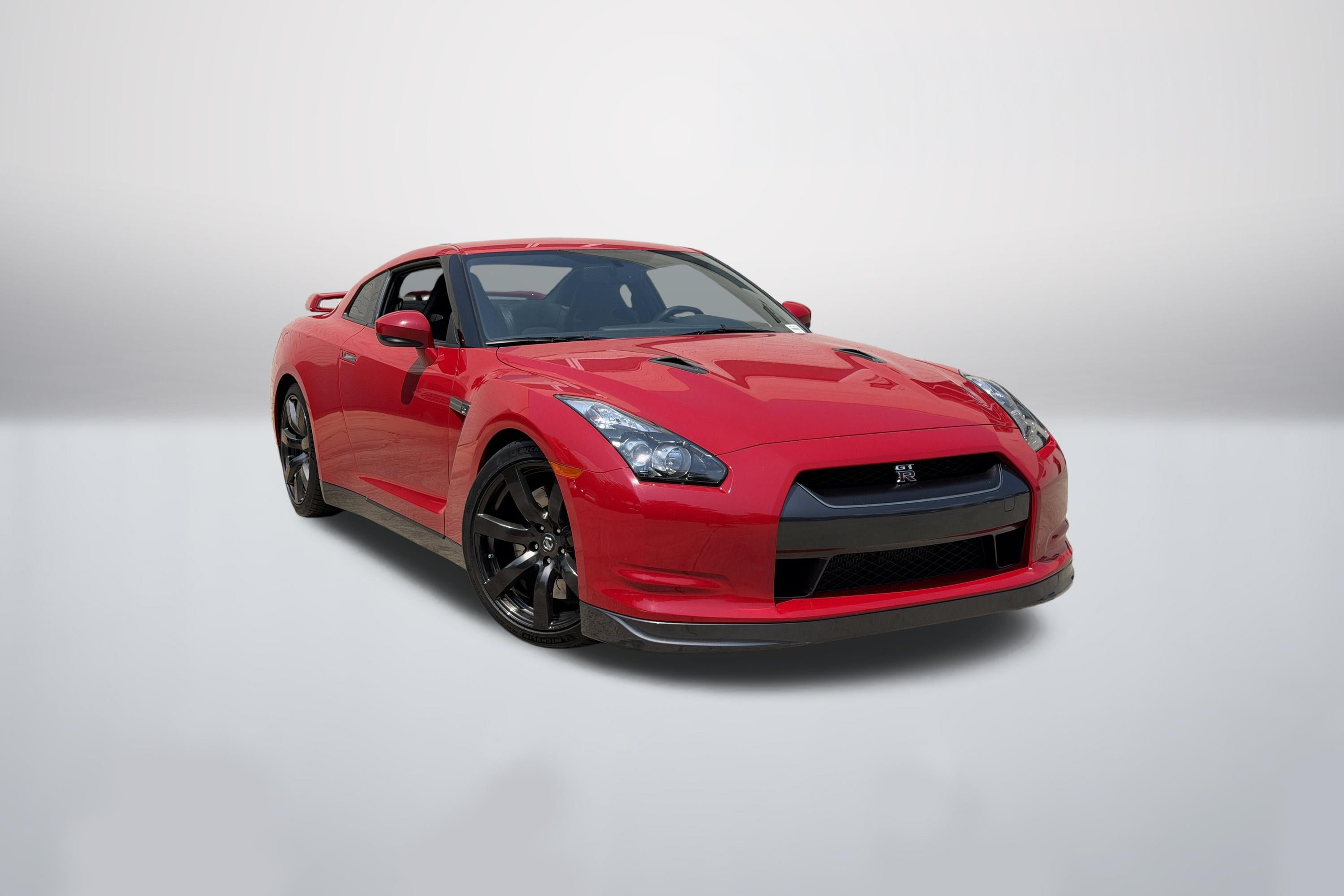 Used 2010 Solid Red Nissan Premium image 1