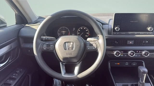Used 2024 LUNAR SILVER METALLIC Honda LX image 20