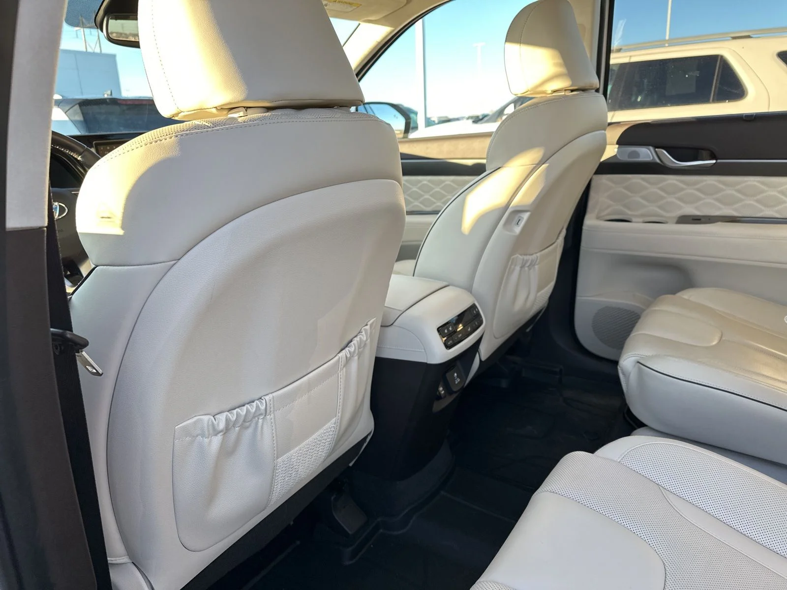 Used 2021 White Hyundai Calligraphy image 25