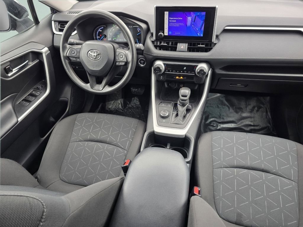 2024 Toyota RAV4 XLE - Photo 32