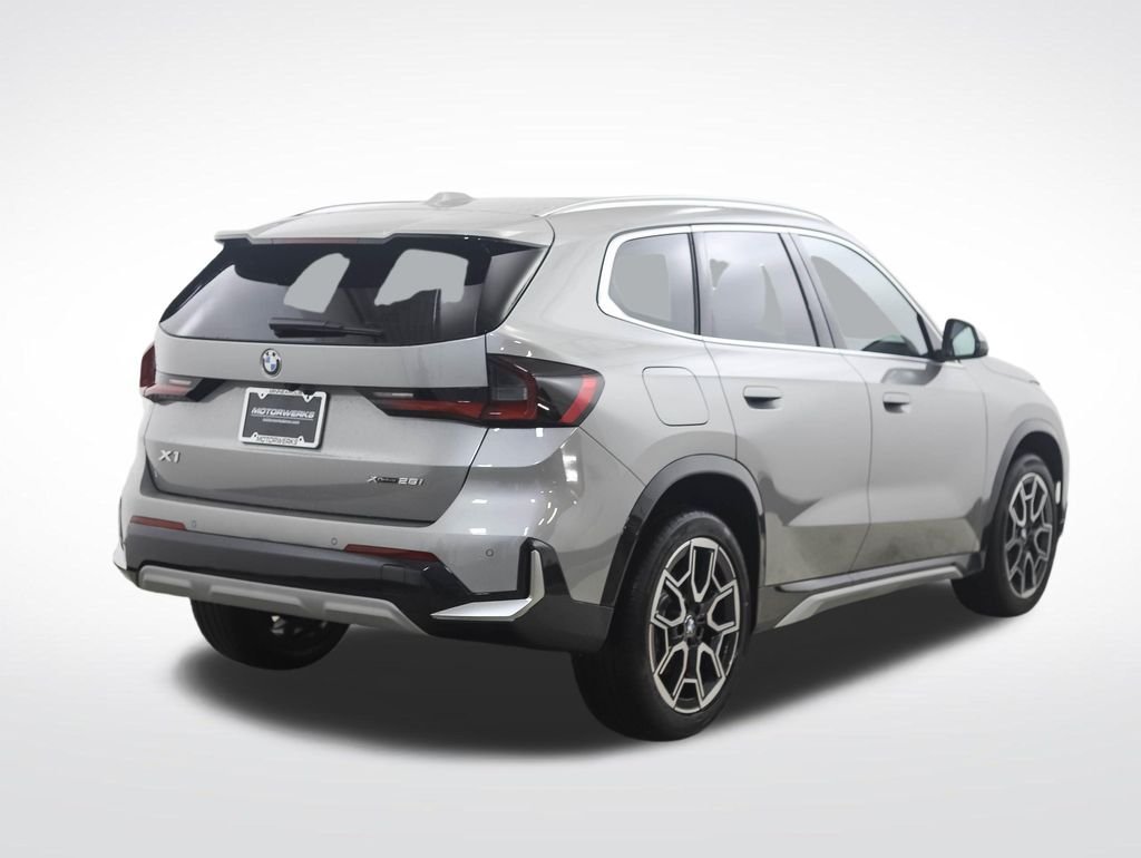 Used 2026 Silver Metallic BMW xDrive28i image 5