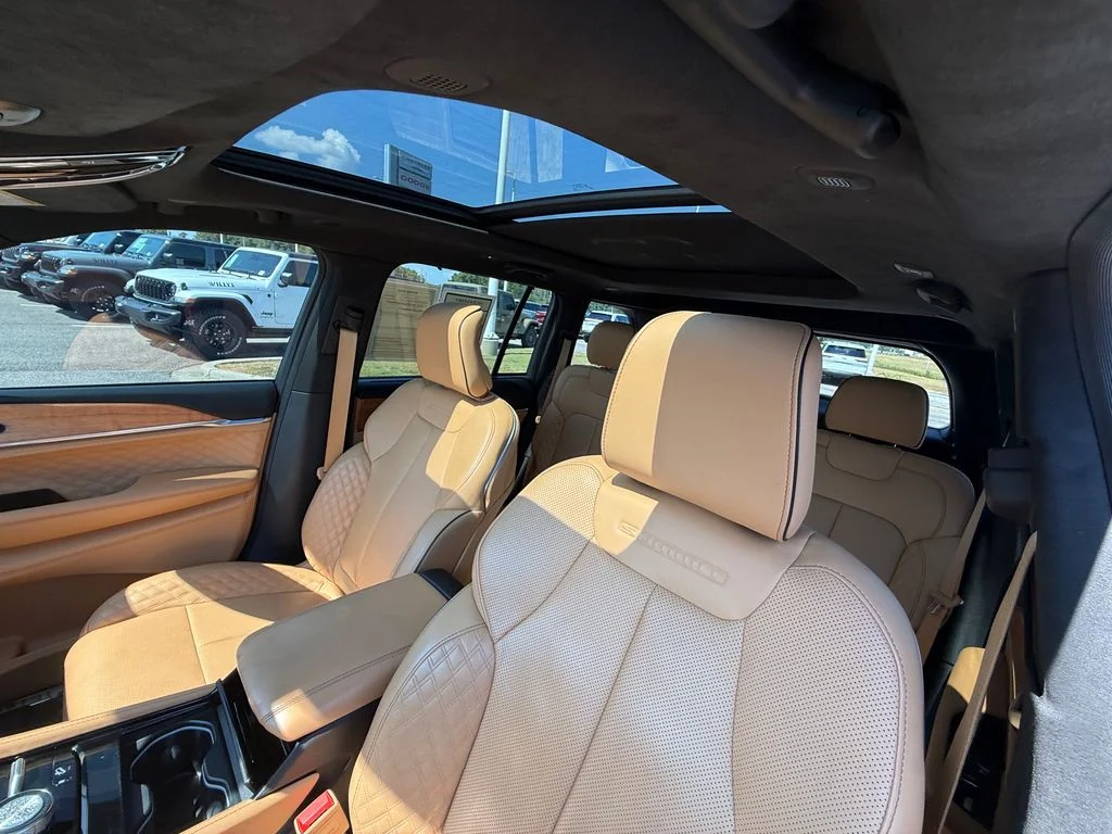 Used 2023 Gray Jeep Summit Reserve image 21