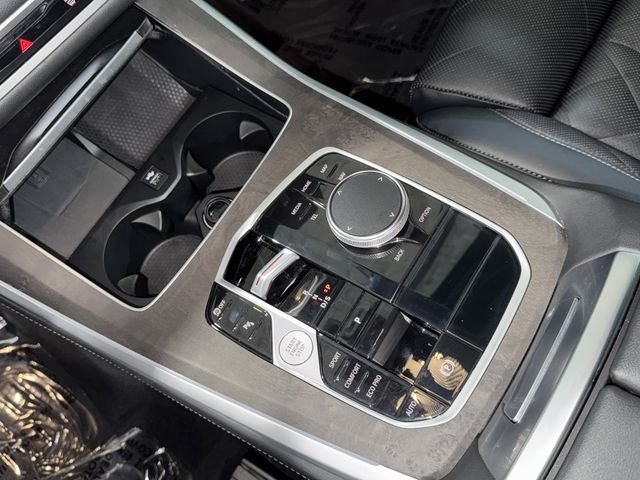 Used 2025 Black Sapphire Metallic BMW sDrive40i image 28
