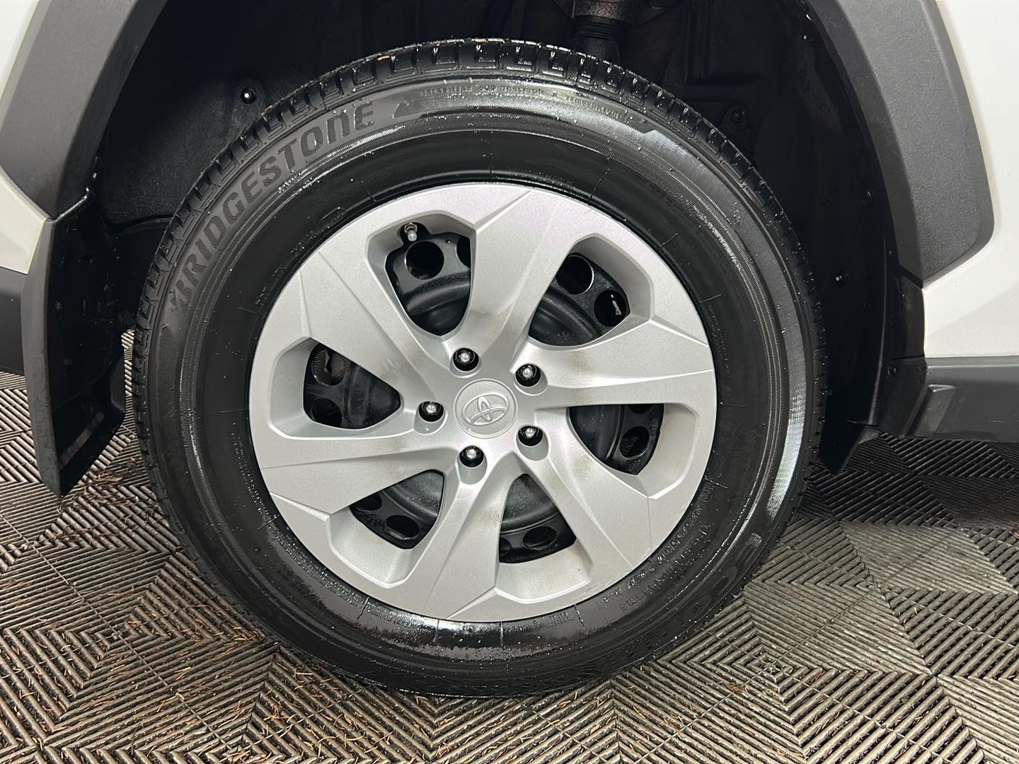 Used 2023 Ice Cap Toyota LE image 3