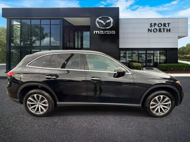 Used 2024  Mercedes-Benz GLC 300 image 2