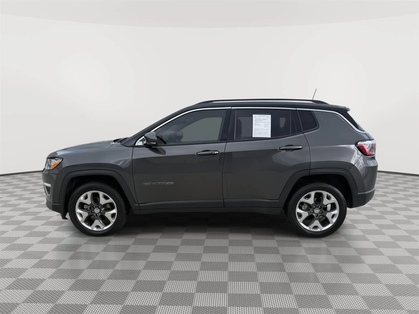 Used 2018 Granite Crystal Metallic Clearcoat Jeep Limited image 4