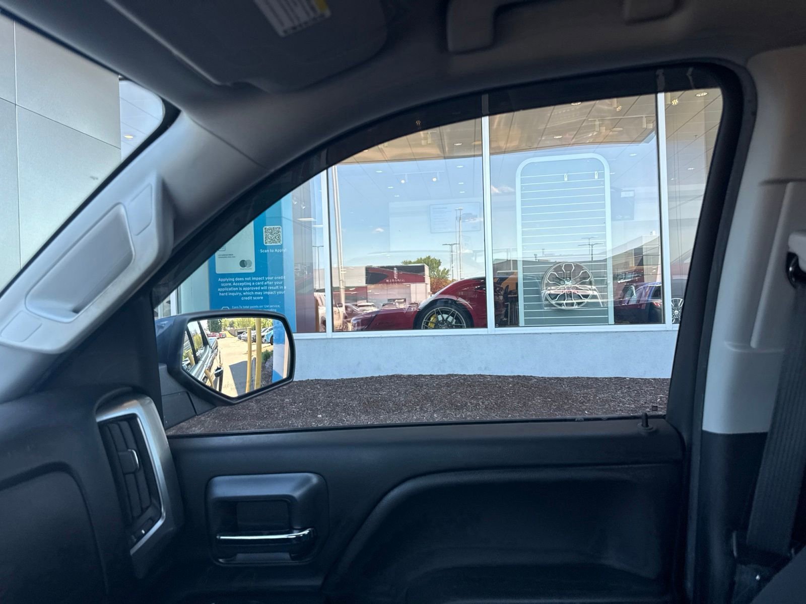 Used 2019 GRAPHITE METALLIC Chevrolet LT image 24