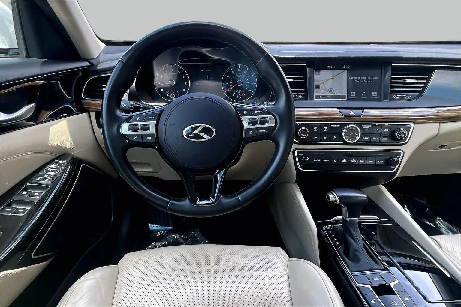 Used 2019 Snow White Pearl Kia Technology image 10