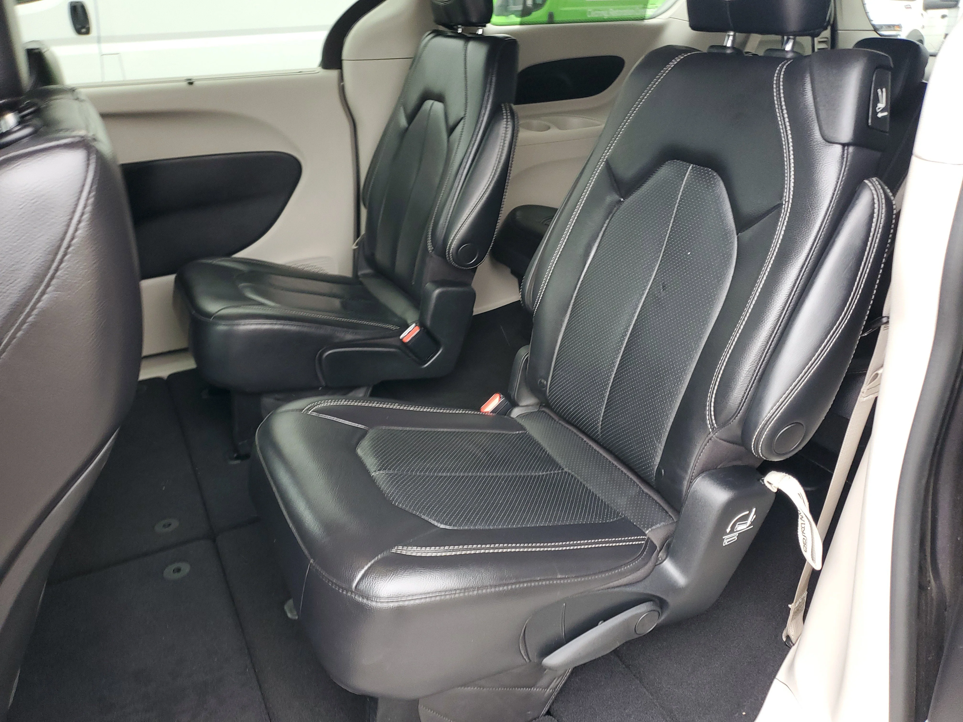 Certified Used 2022 Gray Chrysler Touring L image 15