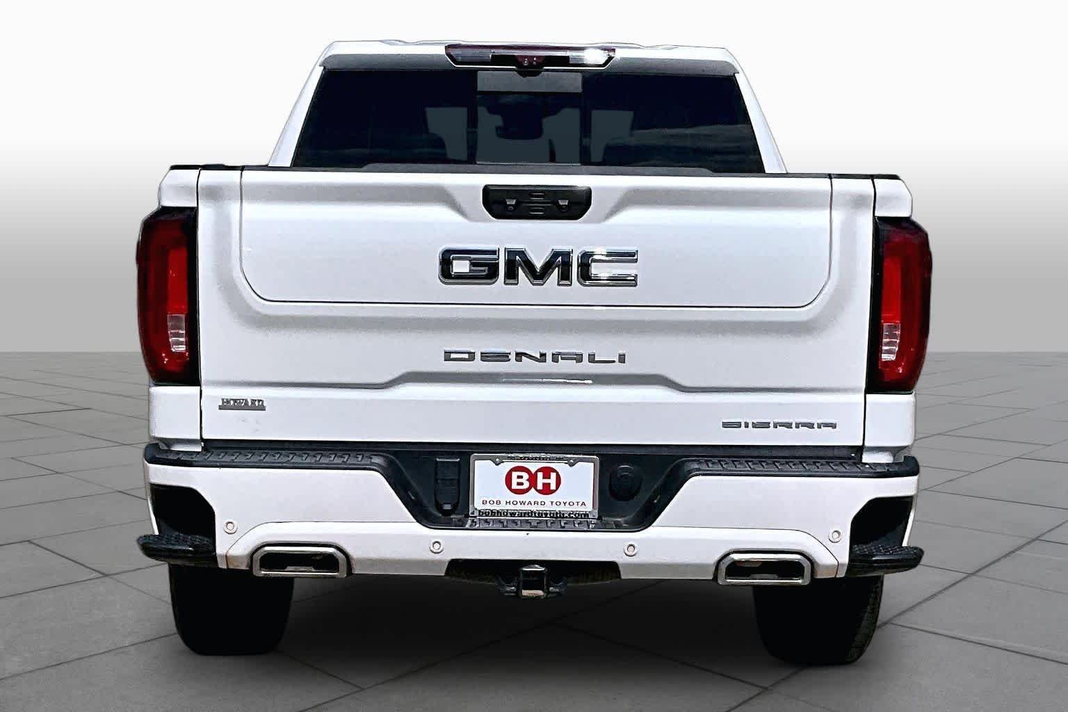 Used 2023 White Frost Tricoat GMC Denali Ultimate image 5