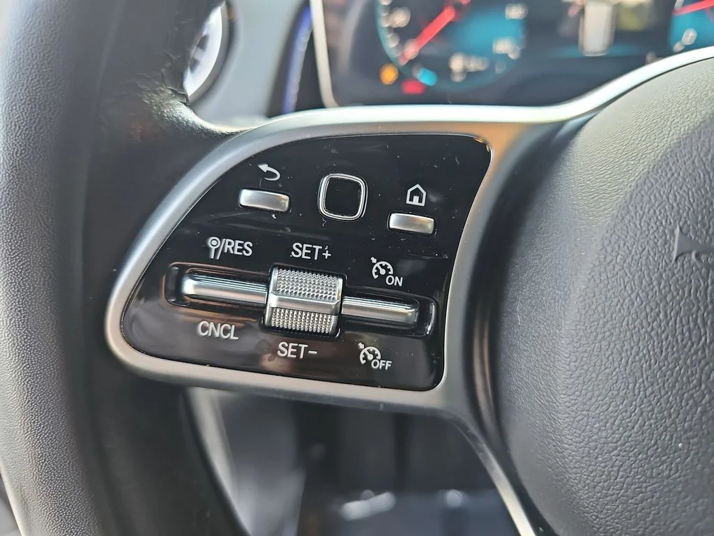Used 2021  Mercedes-Benz GLB 250 image 16