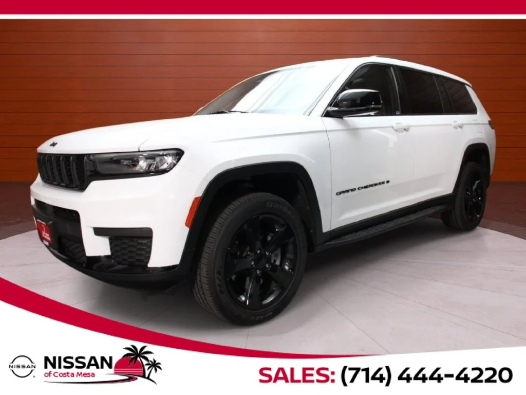 Used 2023 Bright White Clearcoat Jeep Altitude image 1