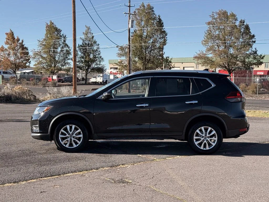 Used 2020 Nissan Rogue SV with VIN JN8AT2MV1LW103382 for sale in Klamath Falls, OR