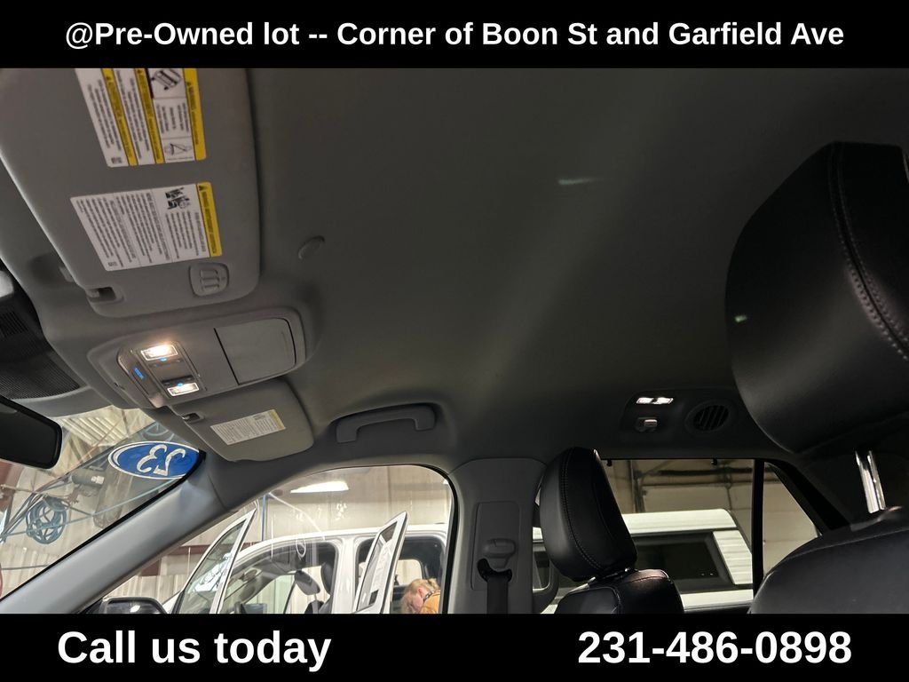 Used 2023 Silver Ford Limited image 13