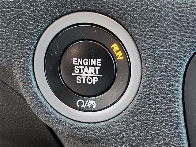 Used 2022 Silver Dodge SXT Rear-Wheel Drive image 15