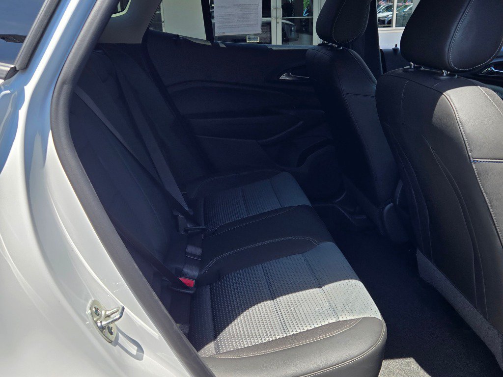 2025 Chevrolet Trax LT - Photo 10