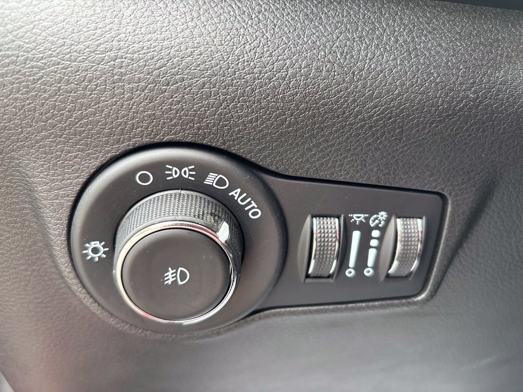 Used 2022 Red Jeep Limited image 20