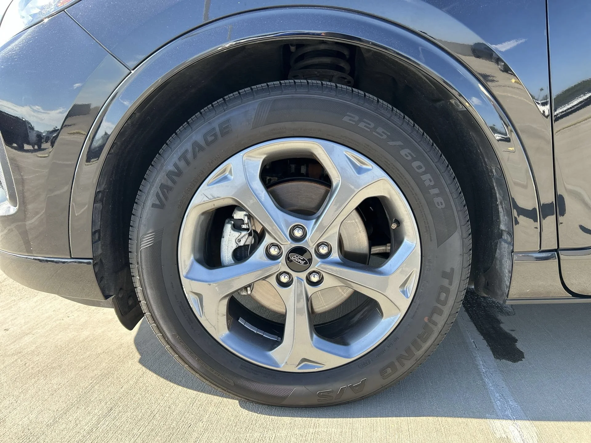 Used 2024 Agate Black Metallic Ford ST-Line image 18
