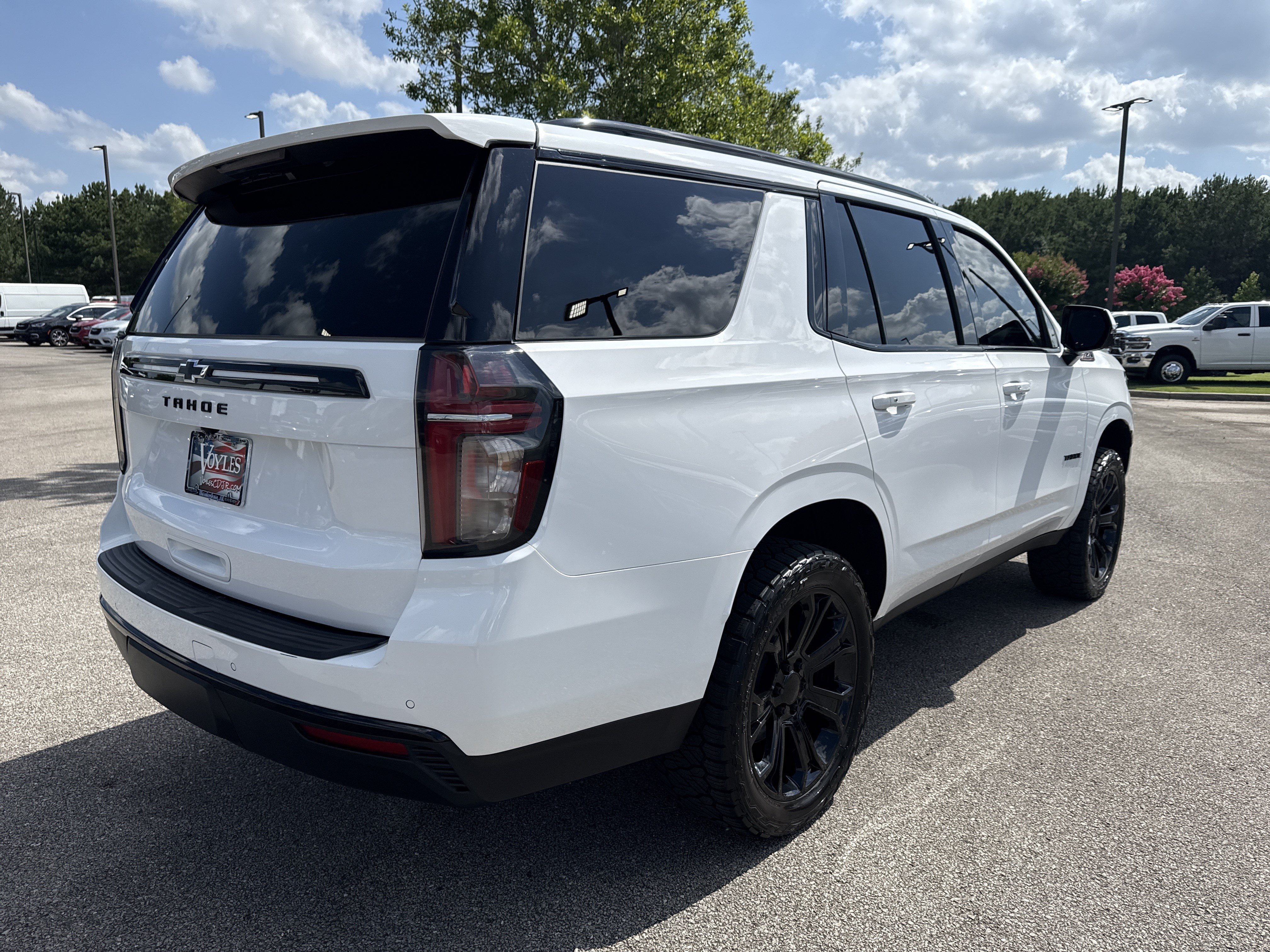 Used 2023 Summit White Chevrolet Z71 image 7