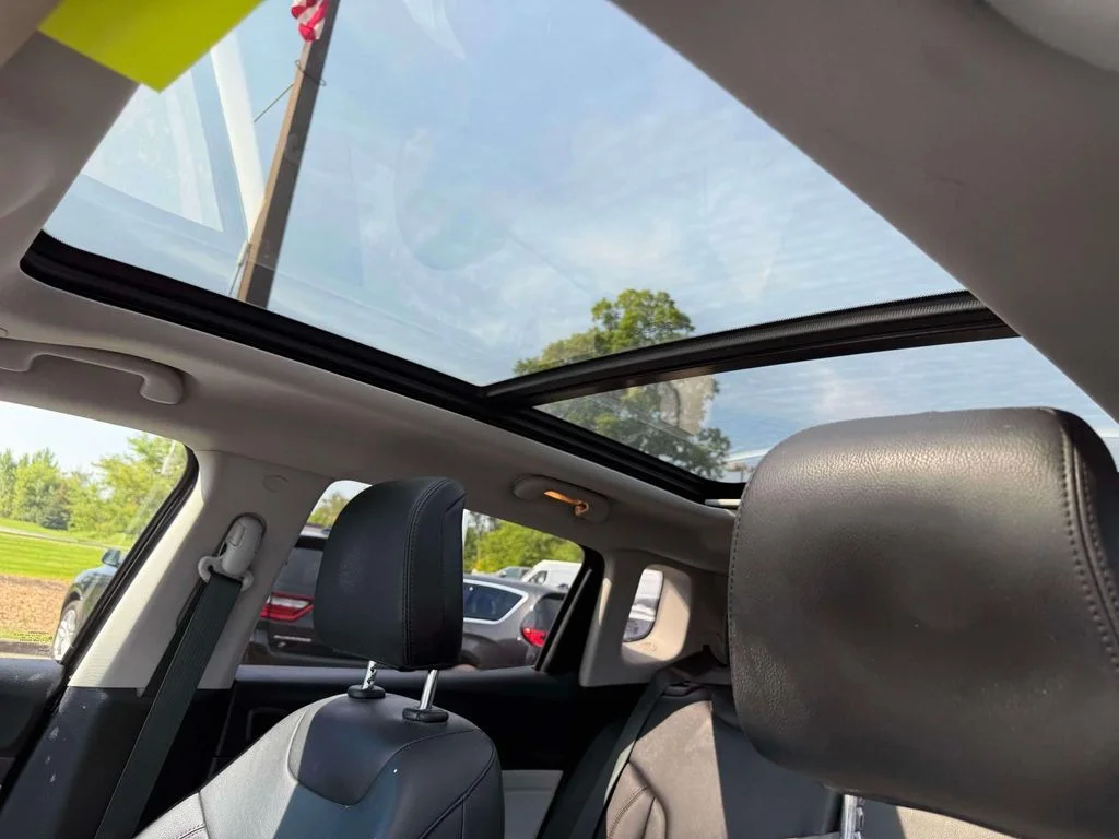 Used 2022 Gray Jeep Limited image 16
