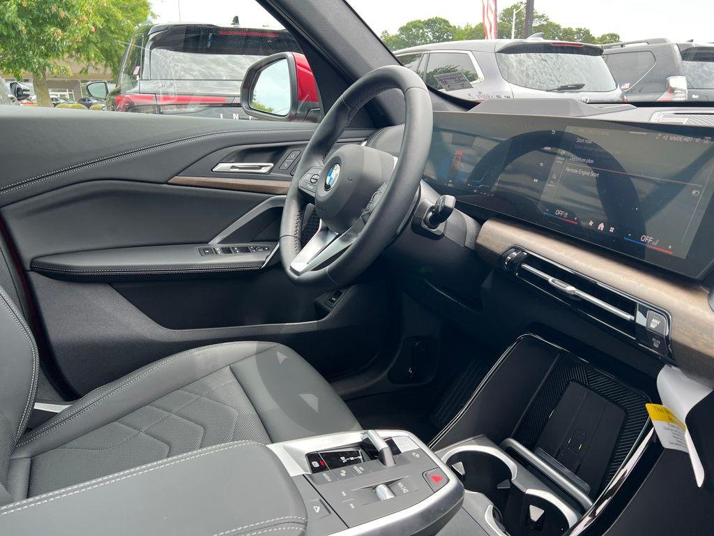 New 2026 Vegas Red Metallic BMW xDrive28i image 28