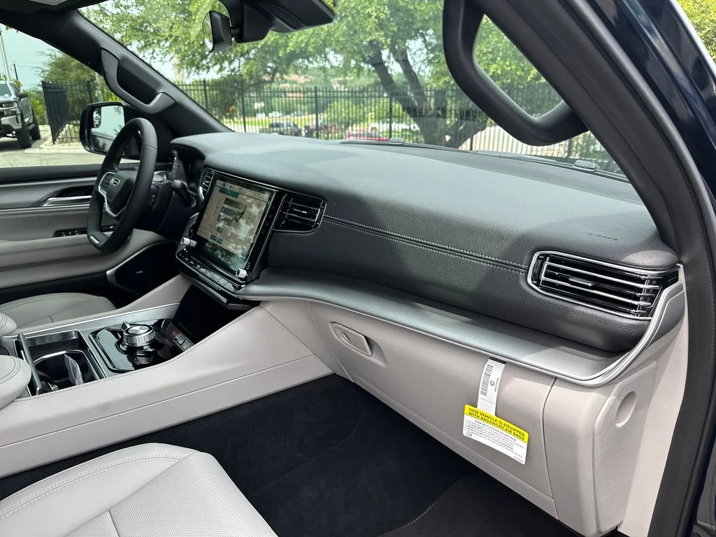 New 2026 Fathom Blue Pearlcoat Jeep  image 38