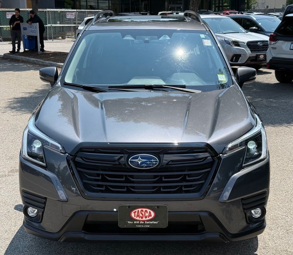 Used 2024 Magnetite Gray Metallic Subaru Limited image 2