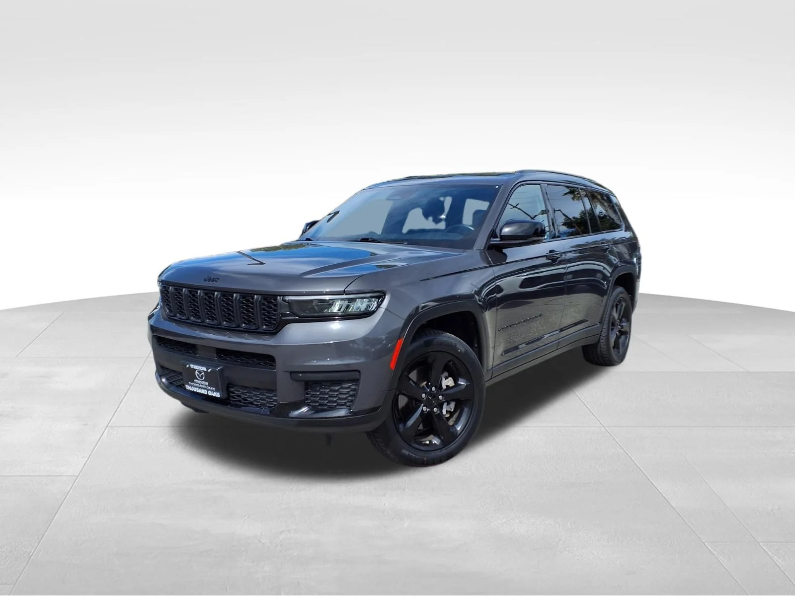 Used 2022 Gray Jeep Altitude image 1