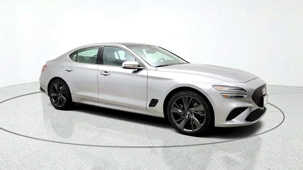 Used 2022 Savile Silver Genesis 3.3T AWD image 3
