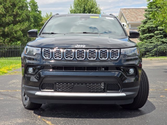 New 2026 Diamond Black Crystal Pearl-Coat Exterior Paint Jeep Limited image 3