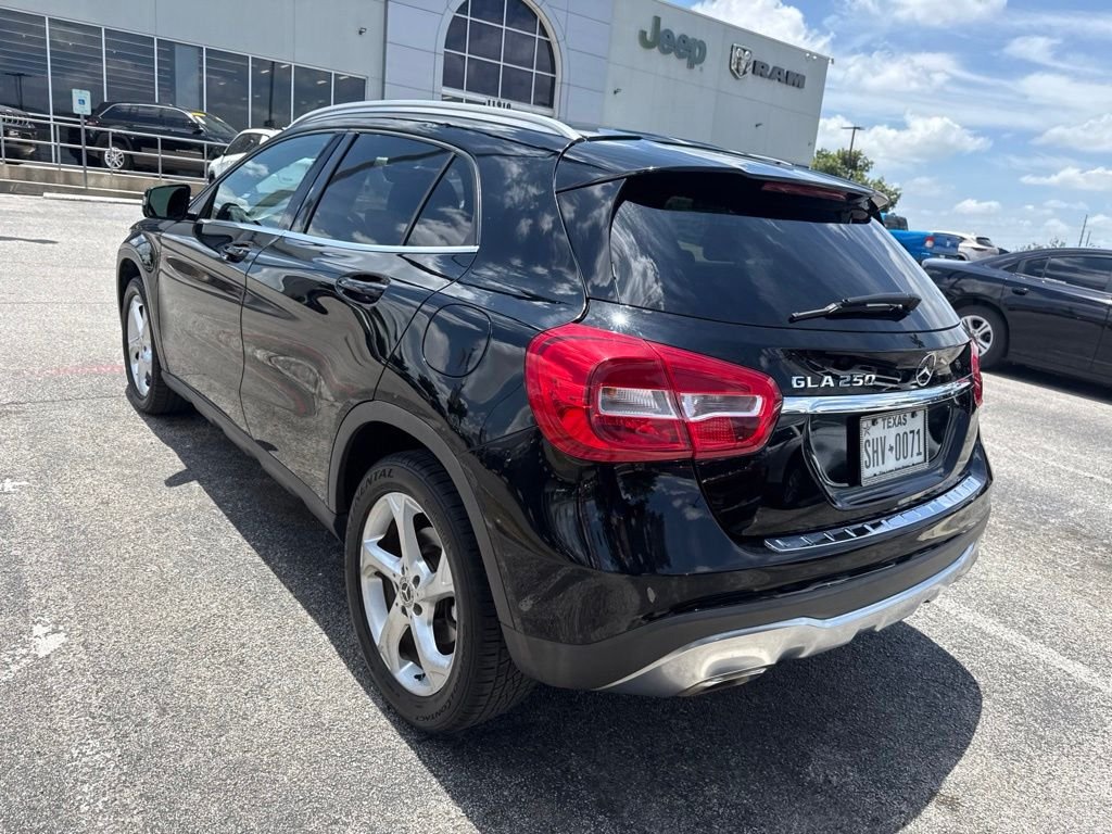 Used 2018 Black Mercedes-Benz GLA 250 image 13