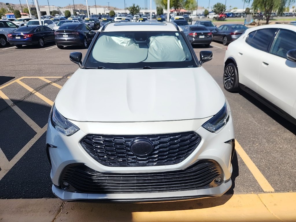 Used 2022 Pearl Toyota XSE image 3