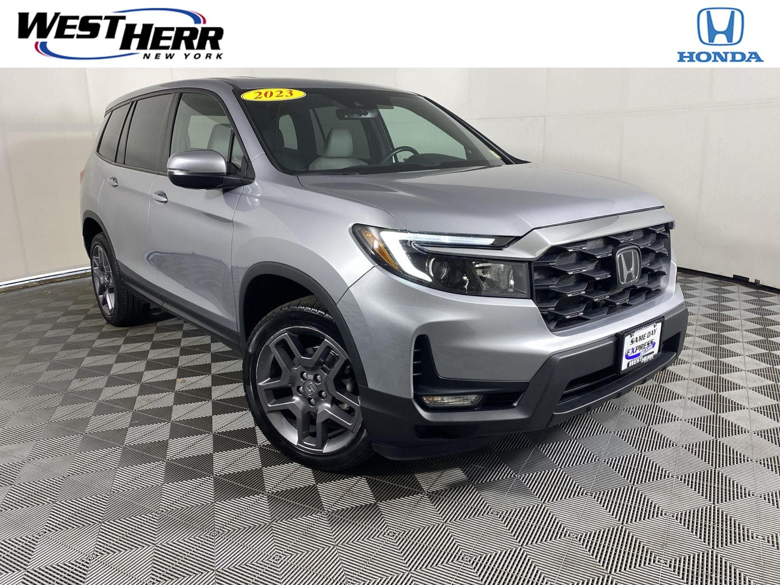 Used 2023 Lunar Silver Metallic Honda EX-L image 1