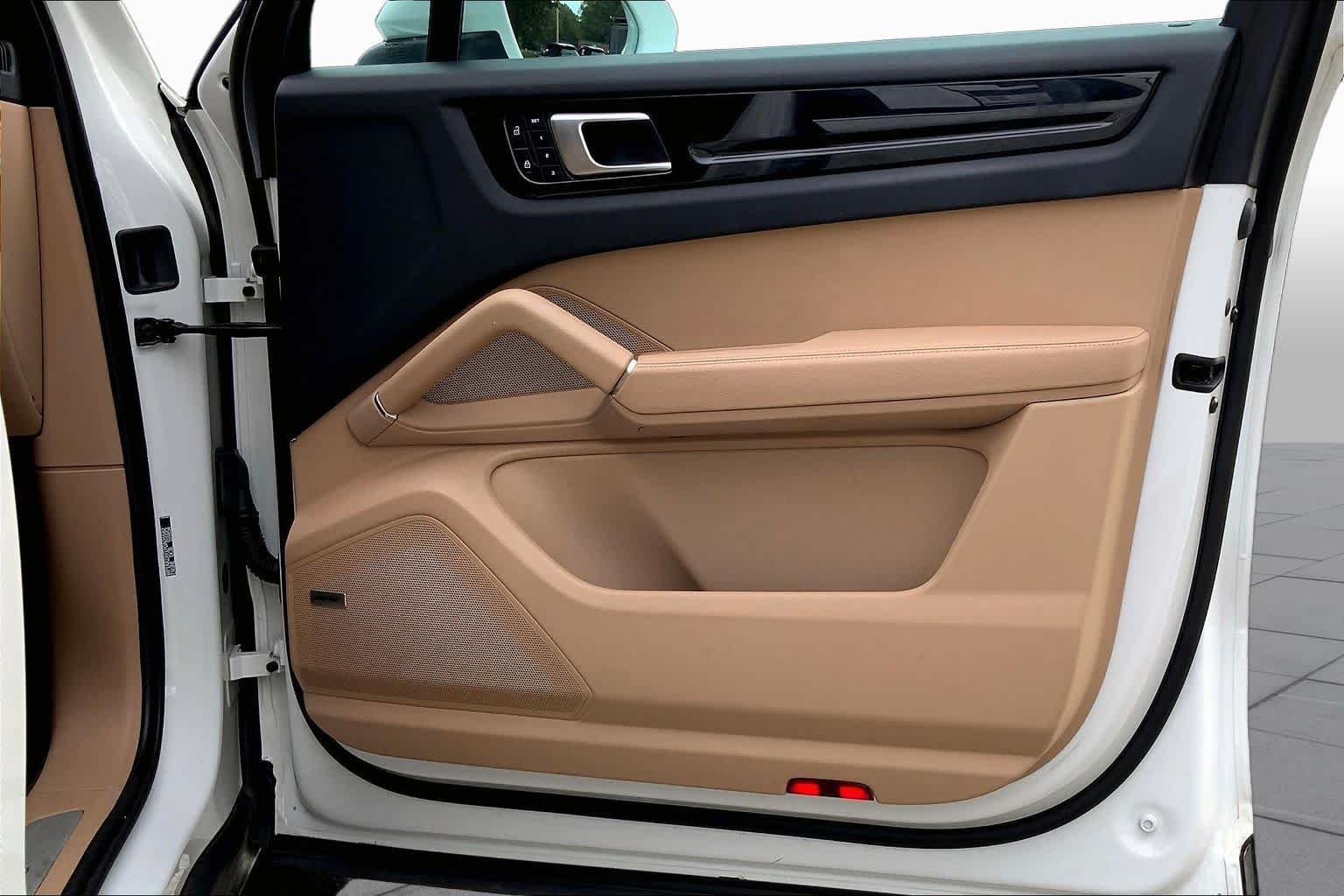 Used 2023  Porsche  image 23
