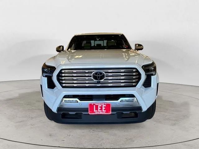 Used 2025 Wind Chill Pearl Toyota Limited image 9