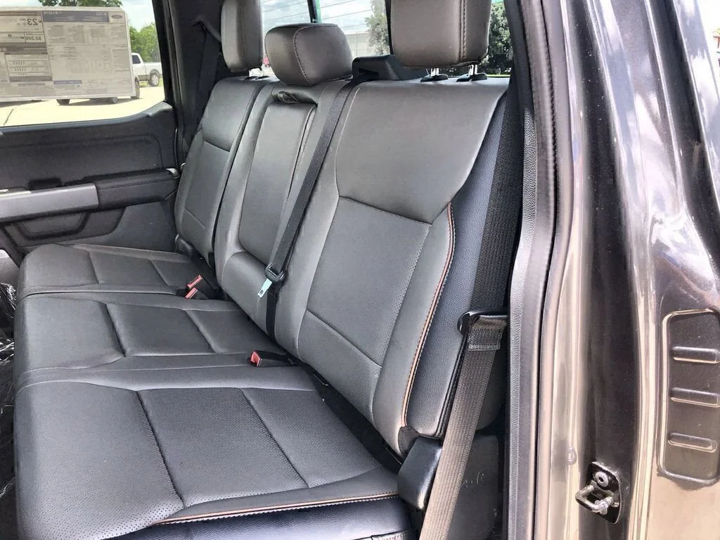 Used 2025 Gray Metallic Ford Lariat image 18