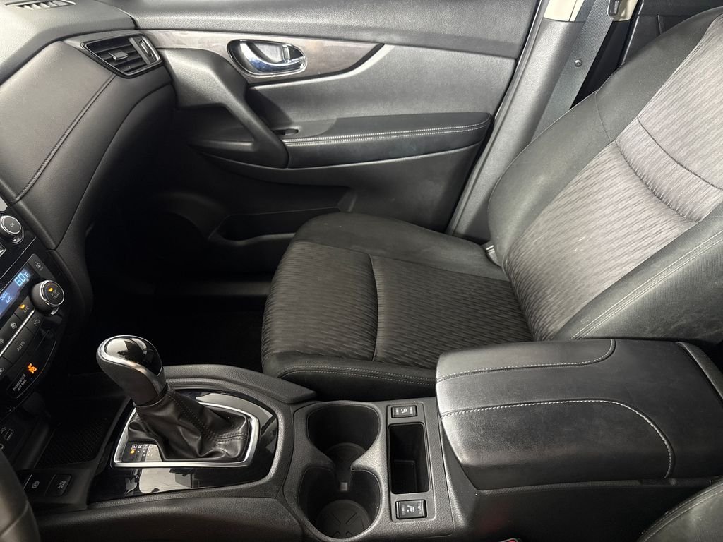 2019 Nissan Rogue SV - Photo 20
